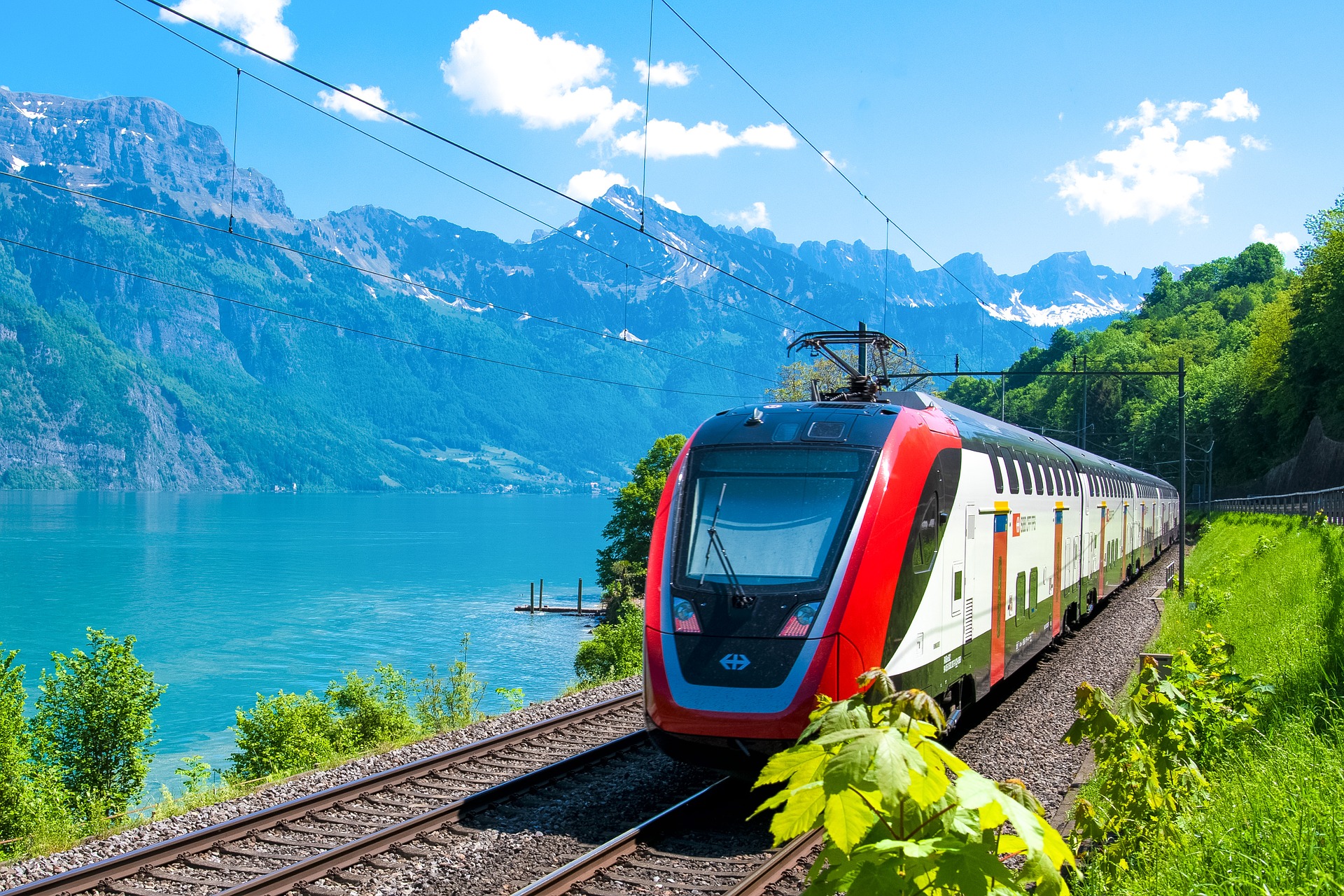 Trein aan meer - Train au bord