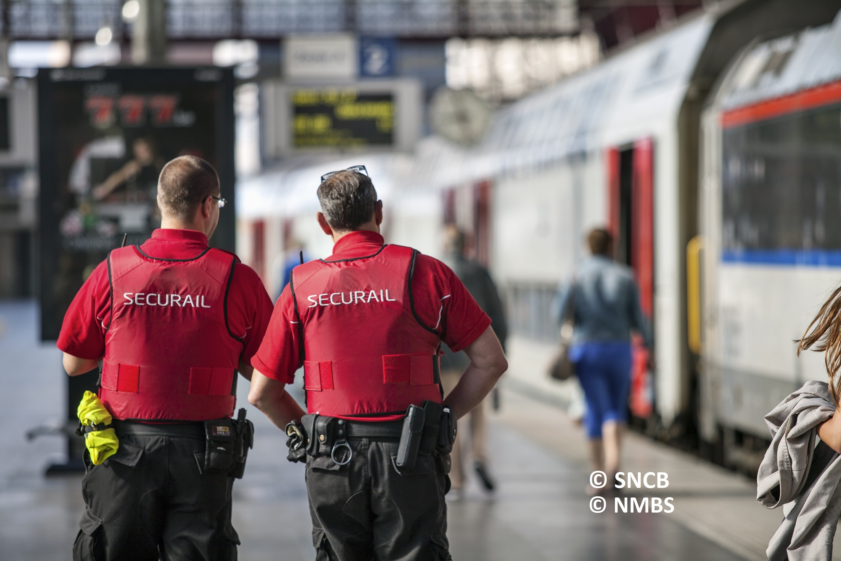 Securail agenten op perron - Agents Securail sur le quai